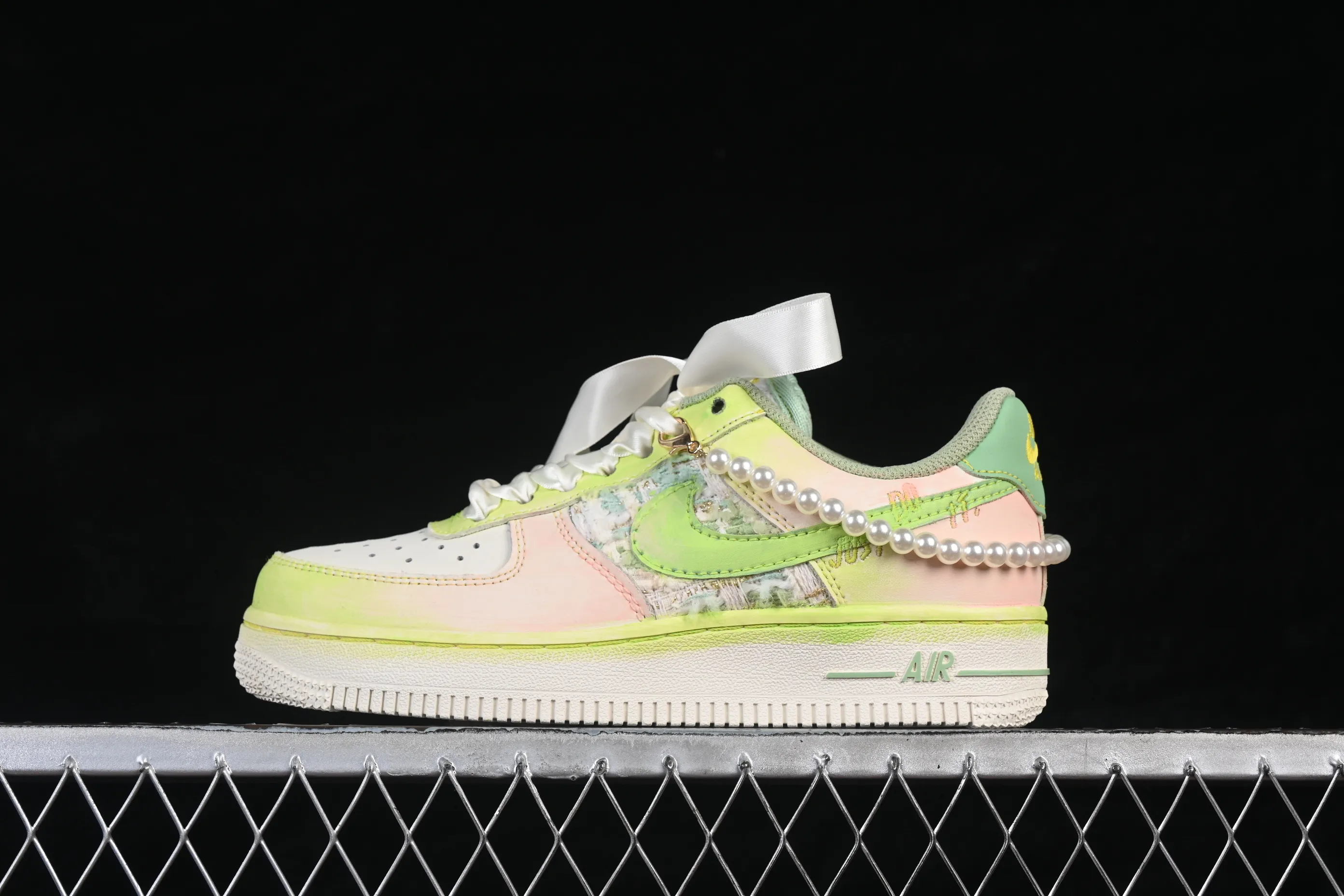 All categories Nk Air Force 1 Air Force series Nk Air Force 1 Low Air Force low-top Nike Air Force 1'07 Low "Pearl & Soft Jade" Hand-painted graffiti Pearl nephrite Air Force 1 low-top casual sneakers FJ7740-101